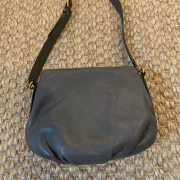Marc by Marc Jacobs grey cross body bag - Picture 4 of 4